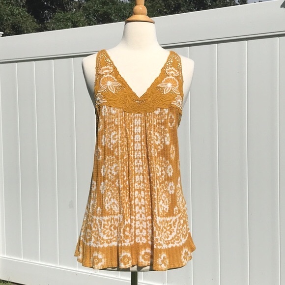 Lucky Brand Sleeveless Yellow Gold and While Floral Printed V-Neck Top Size Med - Picture 3 of 16